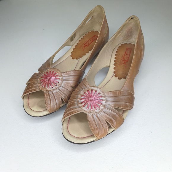 PIKOLINOS Shoes - Pikolinos peep toe sandals flats size 40 taupe tan US 9 or 9.5